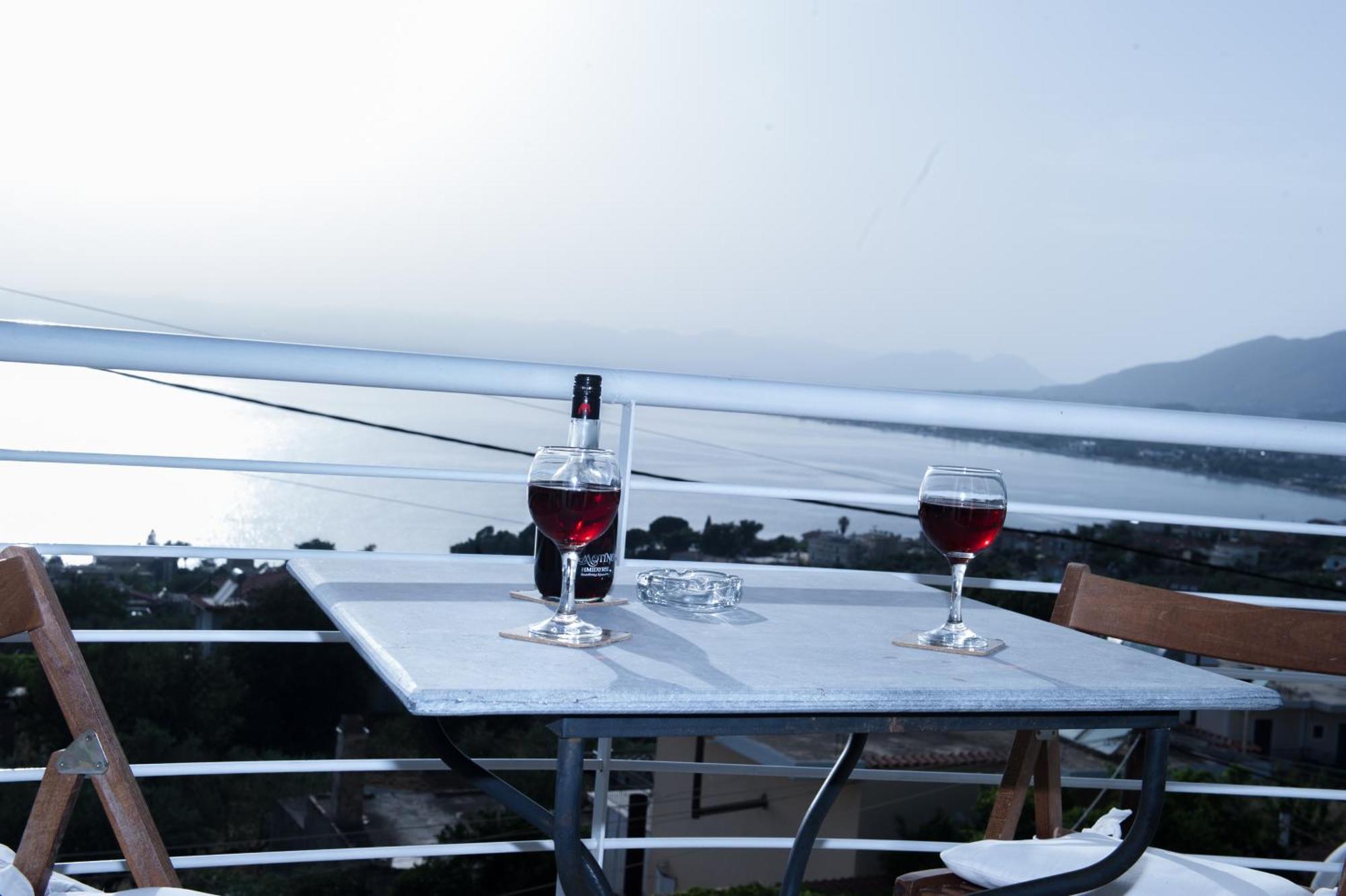 Kamari Blue Apartments Kalamata Bagian luar foto
